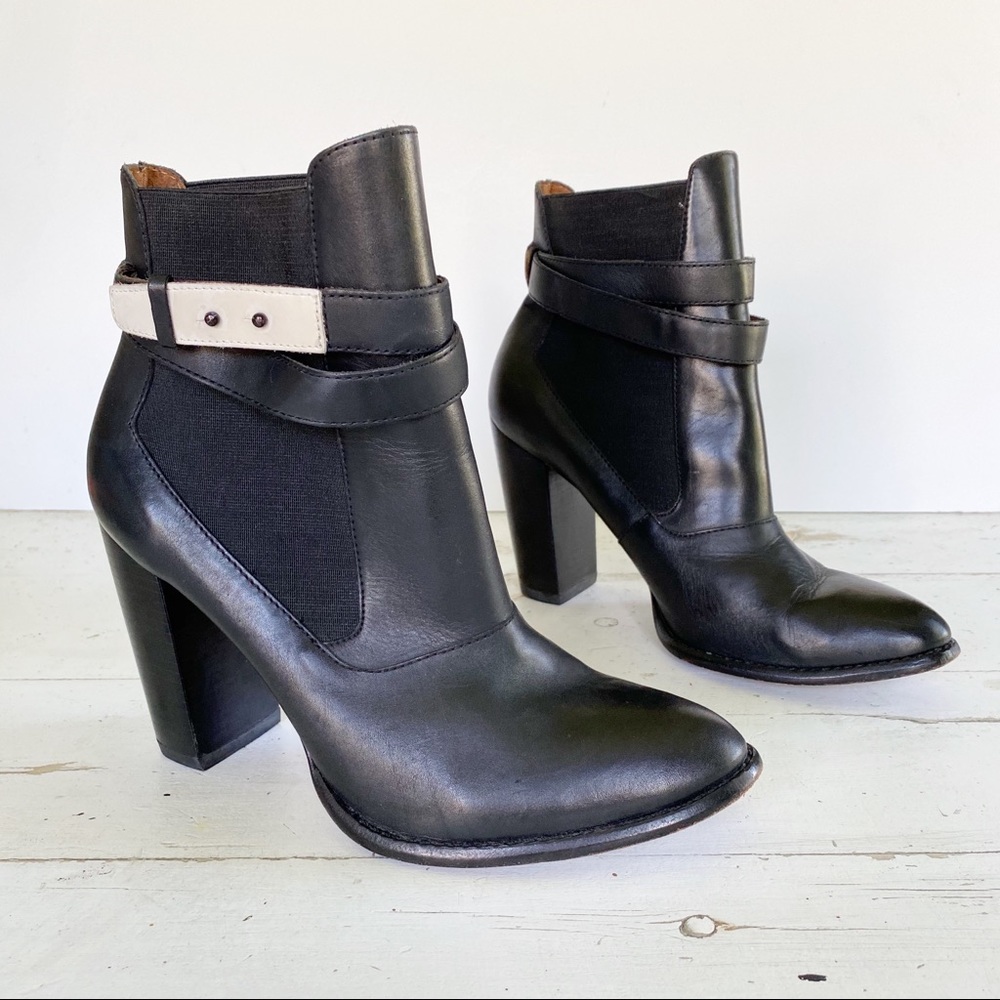 Elizabeth & James Solar Ankle Boots Black/White